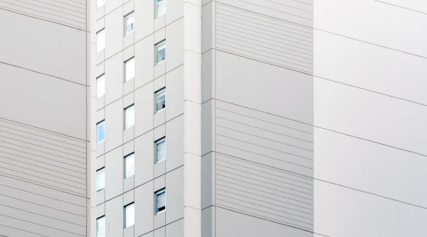 gabriel andronache deputat pnl vrea ca toate blocurile din romania sa fie vopsite in alb