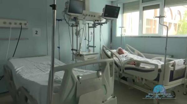 povestea emotionanta a unui student din iasi si a sustinut examenul de licenta pe patul de spital apoi a fost operat avea o tumora de 9 cm pe creier video