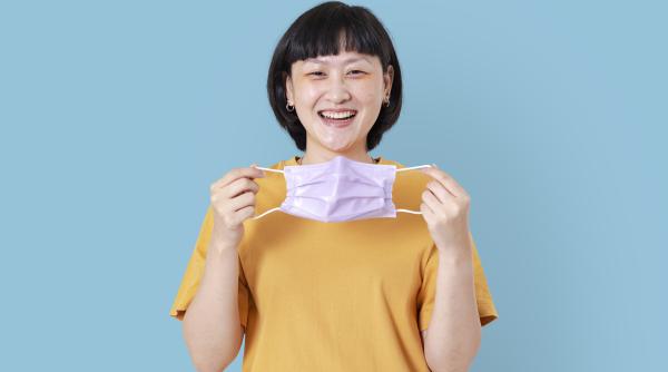 chinezii poarta masti impotriva caniculei cum arata noile piese vestimentare si cat de asemantoare sunt cu mastile covid 19 foto