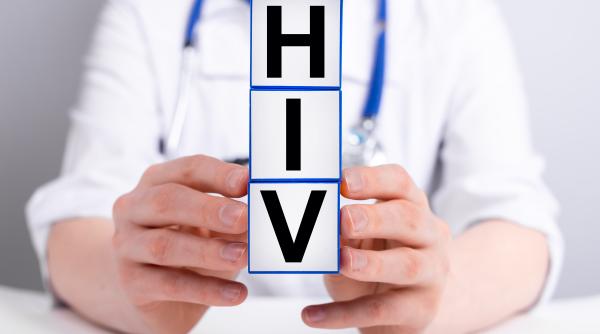 a fost vindecat de hiv al 6 lea om din lume traia cu virusul de 30 de ani