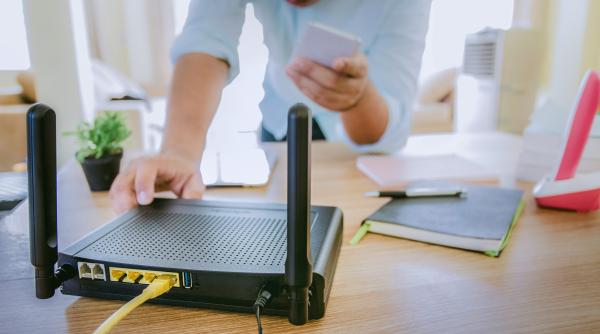 de ce nu e bine sa lasi cardurile bancare langa routerul wi fi