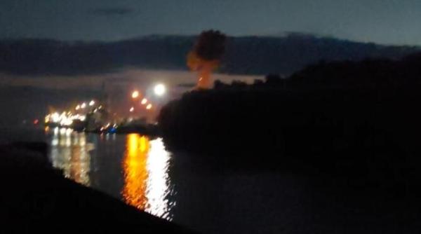 atacul cu drone al rusilor surprins de romani pe noi vine asta ia uite o cum cade direct pe port video