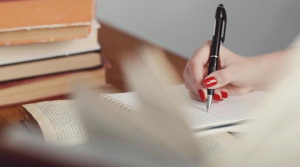 pe 15 octombire in 15 octombire sau la 15 octombire cum este corect