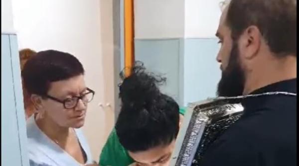 preotul mihail buca a dus moastele sfantului pantelimon la spitalul cu acelasi nume video