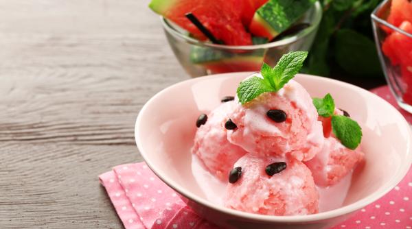 cum faci inghetata de pepene iese extraordinar de buna explozie de arome si racoare