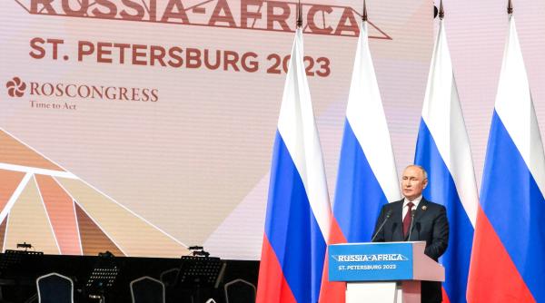 vladimir putin spune ca la baza conflictului din ucraina sta crearea de amenintari din partea nato