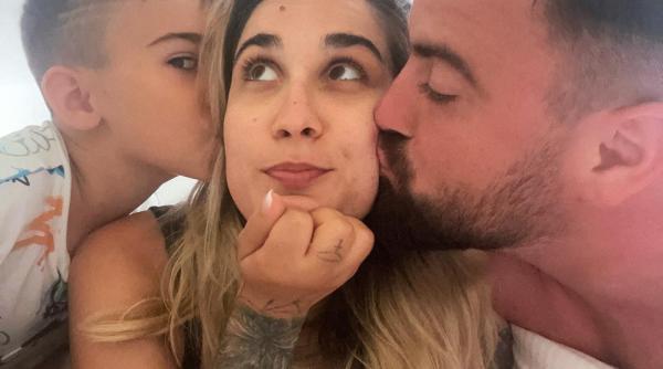 adda mesaj la 7 ani de la nunta eram speriata ca un copil si nu stiam ce implica nici casnicia si nici ce inseamna sa fii mama