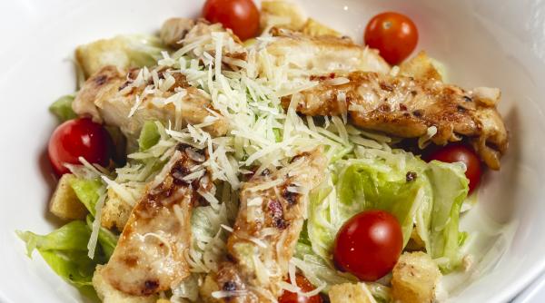 salata cu piept de pui cea mai usoara si satioasa nu ai nevoie de experienta in bucatarie