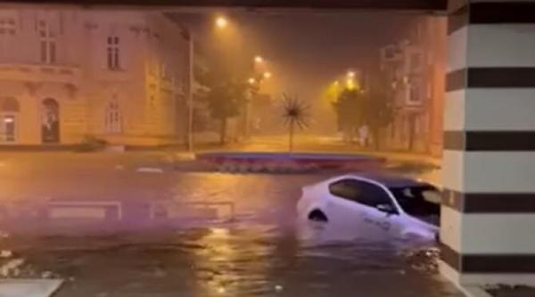 potop la tulcea viitura a luat mai multe masini video galerie foto