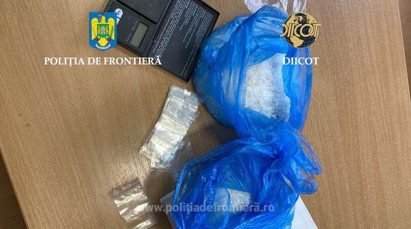 tanar prins cu o jumatate de kilogram de substante interzise arestat preventiv pentru 30 de zile