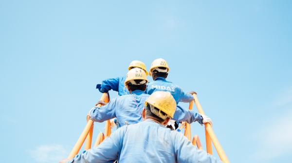 o cladire aflata in reabilitare s a prabusit in pauza de pranz a muncitorilor