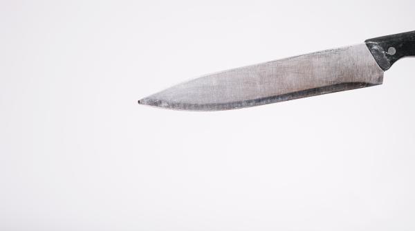 femeie injunghiata de concubin la iasi se afla in stare foarte grava