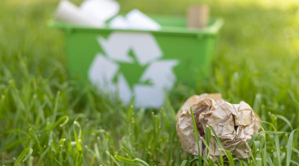 gunoaiele zac pe marginea drumului iar fabricile recicleaza gunoiul altora sistemul care va creste gradul de reciclare in romania video