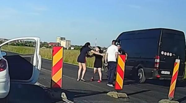 o soferita a sarit la bataie pe o sosea din timis scene demne de filmele cu bruce lee si jean claude van damme video viral