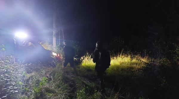 un roman si un suedez recuperati de salvamontisti de pe munte spun ca s au ratacit dupa ce au fugit de cainii unei stane