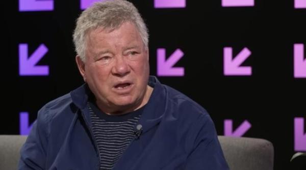 capitanul kirk teleportare la mii de kilometri in australia cu ajutorul unei holograme