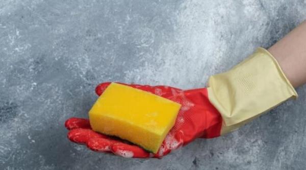 fa o mica incizie pe buretele de vase doar gospodinele istete cunosc acest truc