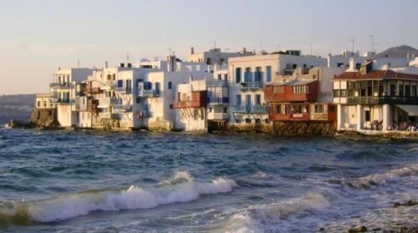 doua turiste britanice jura ca nu mai calca in mykonos dupa ce au platit 520 de euro pe nimic