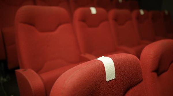 lumea teatrului revoltata de masurile fiscale pe care le pregateste guvernul urmeaza desfiintarea sau falimentarea a numeroase institutii de cultura