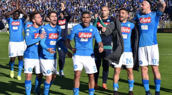 pasiunea pentru fotbal l a dat de gol pe un fugar italian condamnat pentru legaturi cu mafia cum a fost prins in corfu grecia