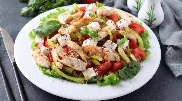 salata de piept de pui cu branza si rosii cum se prepara reteta