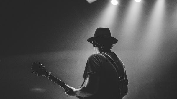 a murit chitaristul robbie robertson un apropiat al lui bob dylan