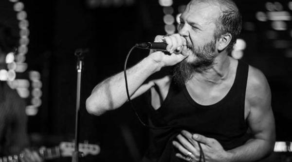 baietas ai mai mult respect ca si pe tine te a nascut o femeie de etnie solistul trupei luna amara mesaj taios pentru gheboasa