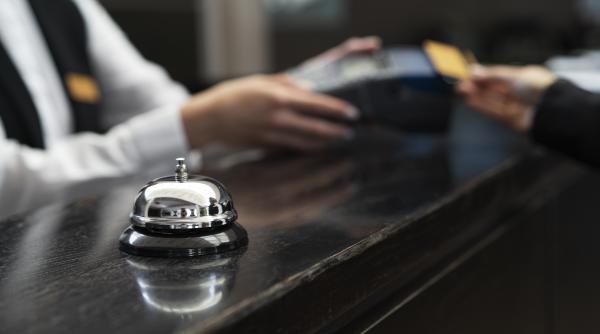 iasi cluj bucuresti si constanta considerate cele mai ieftine destinatii de vacanta de lux din europa cat costa o noapte de cazare la un hotel de 5 stele