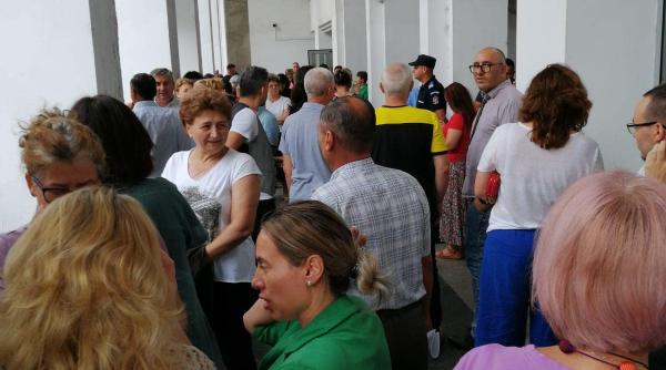 protestul de la ministerul finantelor s a extins in toata tara 15 000 de angajati au oprit munca