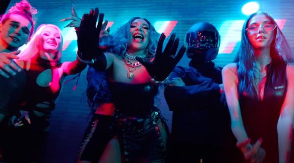 rihanna noua piesa a artistei emy alupei