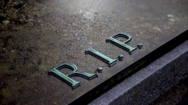 un copil vampir din secolul al xvii lea descoperit de arheologi intr un cimitir din polonia avea un lacat la glezna pentru a nu se trezi din morti