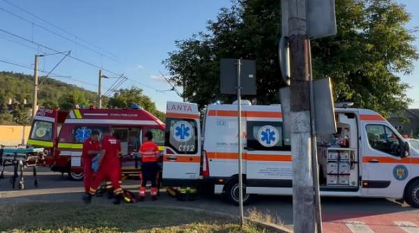 un barbat a cazut din trenul aflat in miscare in gara gherla voia sa ajunga la pelerinajul de la manastirea nicula