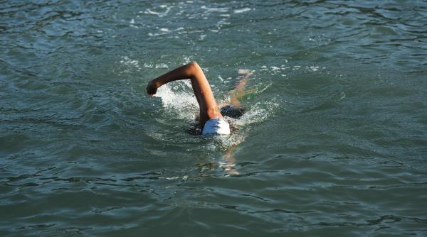 barbat prins dupa ce a intrat ilegal in romania traversand inot raul prut