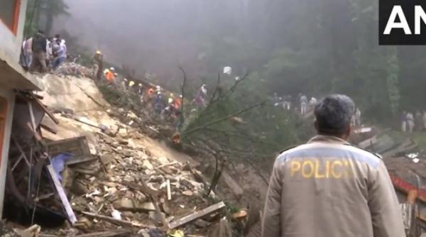 cel putin 18 morti pe himalaya ploile musonice torentiale au dus la alunecari de teren in india