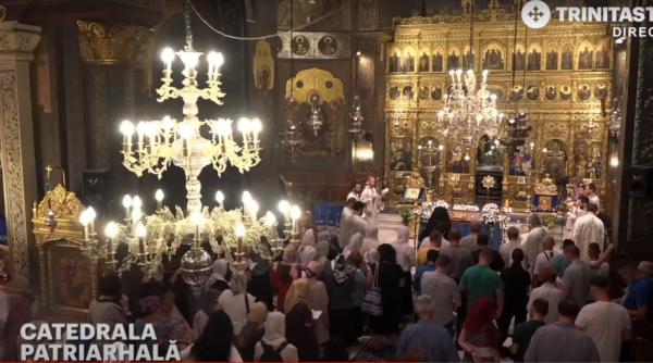 adormirea maicii domnului pelerinaje in toata tara unde se fac slujbe si procesiuni religioase