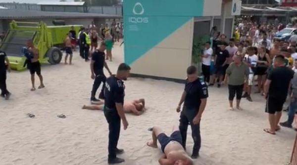 bataie pe plaja la costinesti in ultima zi a minivacantei de sfanta maria barbatii recalcitranti au luat la pumni si politistii video