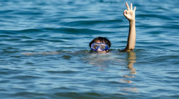 ce sa faci ca sa fii in siguranta in apa marii