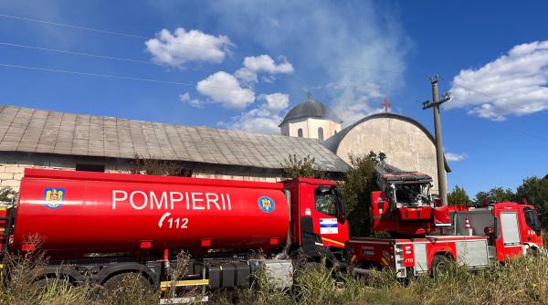 incendiu la manastirea delta neajlovului cum poti ajuta pentru reconstructia chiliilor distruse de flacari galerie foto