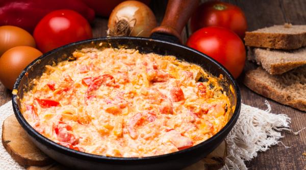 mic dejun unguresc lecso reteta pentru inceputul de zi