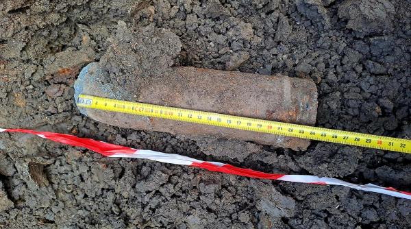 proiectil exploziv de calibrul 37 mm gasit de un barbat din giurgiu in podul casei