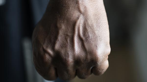 agresivitatea fata de autoritati motiv de fala in grup radu leca ii bucura ii face sa se simta bine