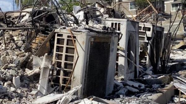 dupa tragedia din hawaii un alt oras a fost complet evacuat din calea flacarilor in canada avioanele trimise de armata mai vanate decat barcile de salvare de pe titanic