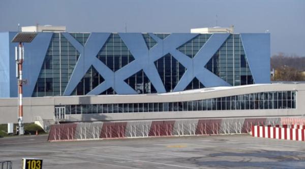 aeroportul otopeni cel mai scump din lume de ce mai cer taxe de avion nu isi scot banii din sandvis uri golaneala mostenita