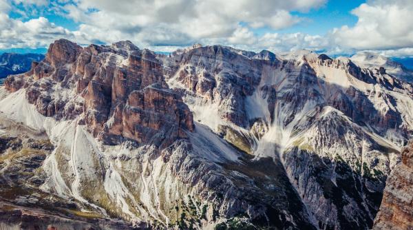 bombardieri si in alpi un ghid montan a fost batut fiindca a vrut sa ajute o turista