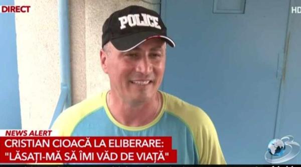 cristian cioaca cu zambetul pe buze la iesirea din penitenciarul mioveni lasati ma sa imi vad de viata foto