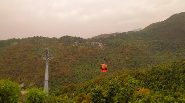 mai multi copii au ramas blocati intr o telecabina suspendata la 300 de metri inaltime video