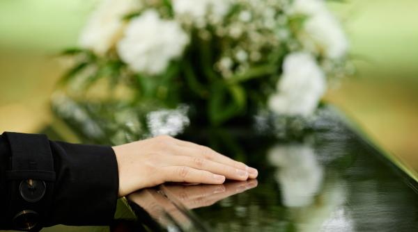 romania tara pe unde moartea da tarcoale ca vulpea la cotet ne mai tin umerii sa caram sicrie mai putem