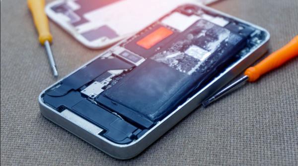 toate telefoanele mobile trebuie sa aiba baterii usor de inlocuit din 2027