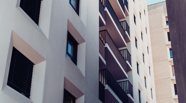 blocaj in imobiliare dezvoltatorii nu si permit sa stea cu locuinte pe stoc preturile o vor lua serios la vale