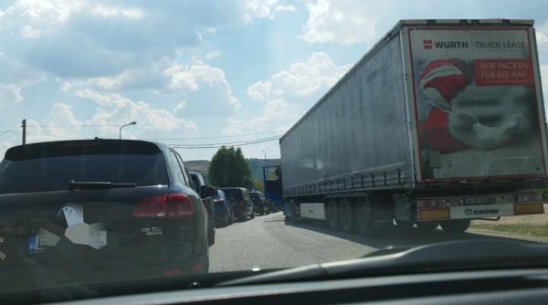 cozi infernale la vamile cu bulgaria am avansat 20 de metri intr o ora foto